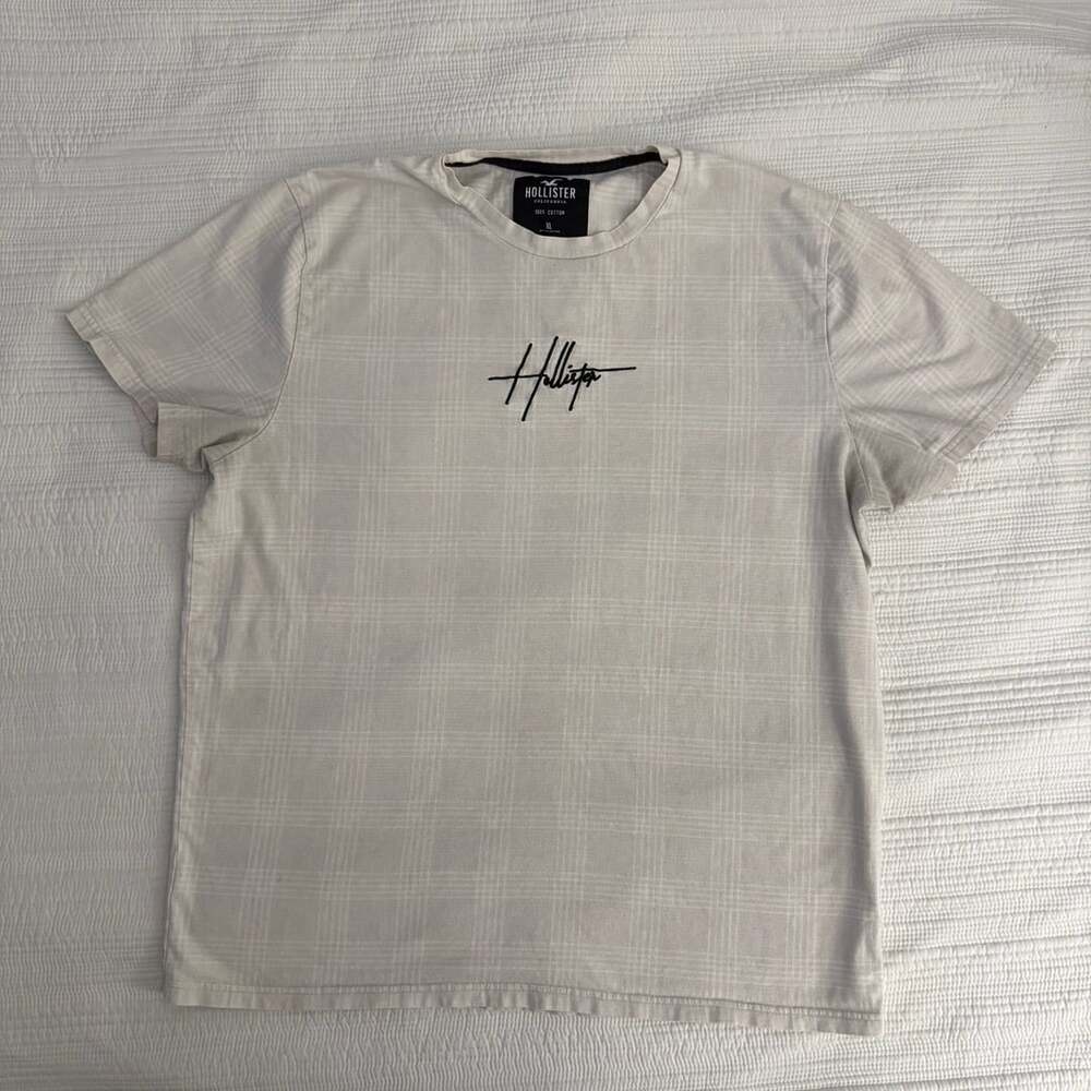 Hollister Graphic T-Shirt Size XL Off White Plaid Script Logo Cotton